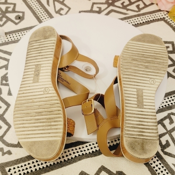 SEYCHELLES Sportie Tan Ankle Strap Sandal Size: 7.5M - Picture 10 of 10